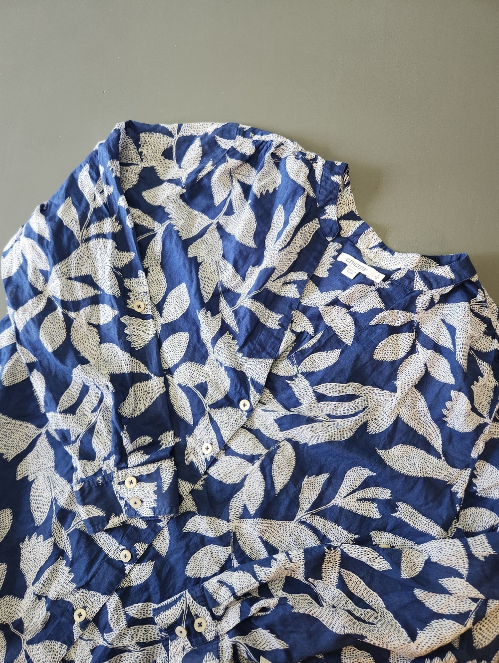 Chico's 2 Cotton Roll Tab Blouse Leafy Etching Woven Evening Eclipse Lightweight